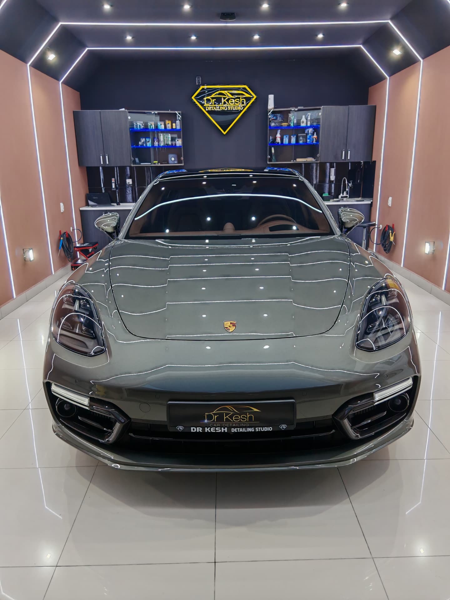 Porsche u studiju Dr Kesh Detailing Studio u Zrenjaninu